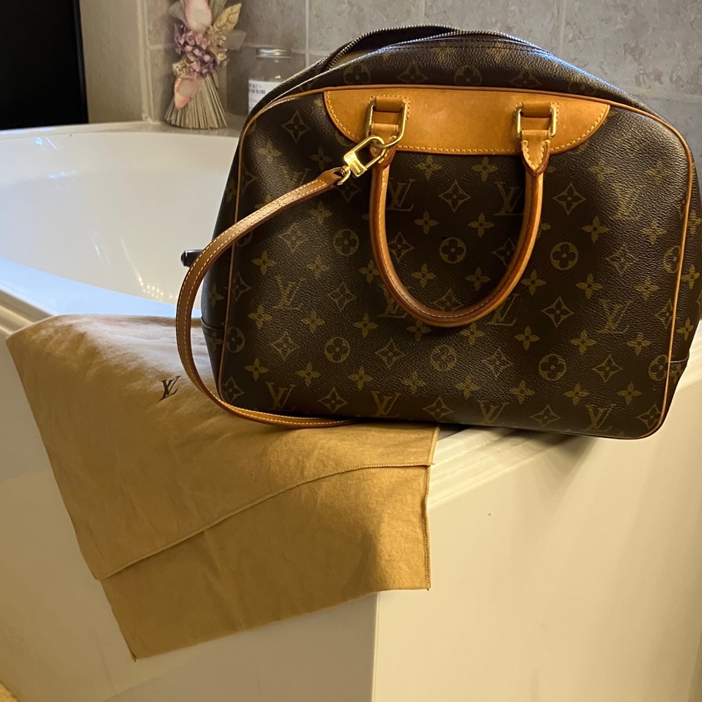 GORGEOUS Authentic Louis Vuitton Deauville with Authentic LV Crossbody Strap!! - Picture 6 of 12